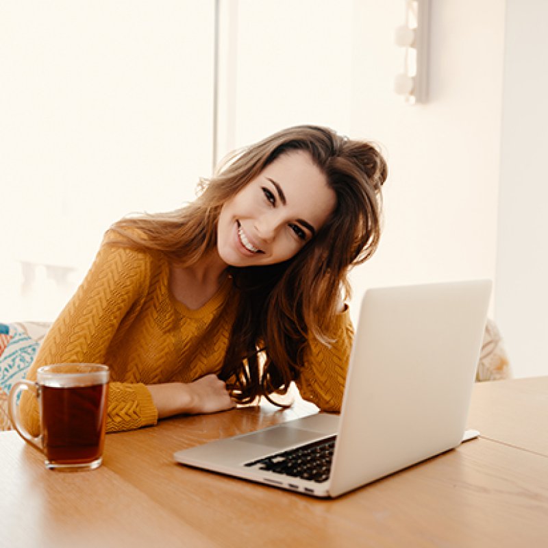 smiling young woman.jpg blogg.jpg