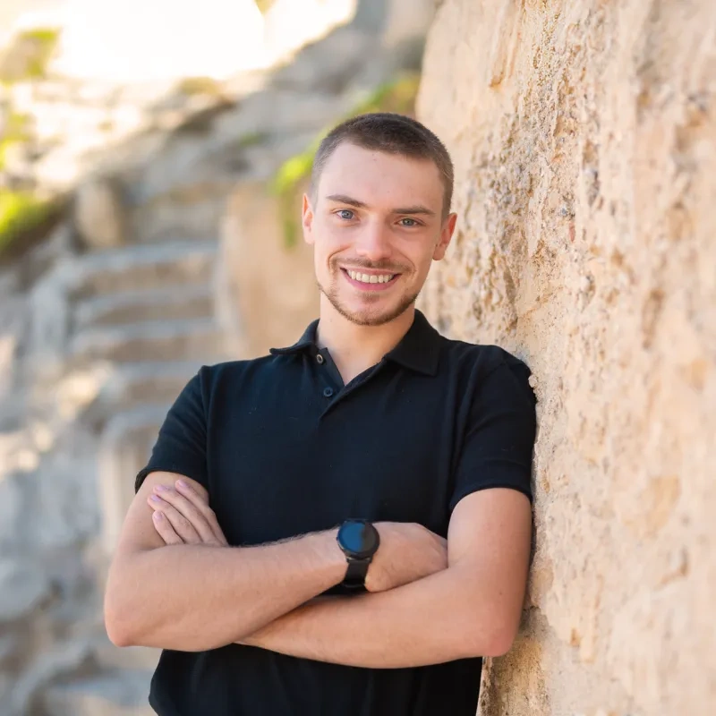 Portret van een mannelijke Yource collega in Spanje