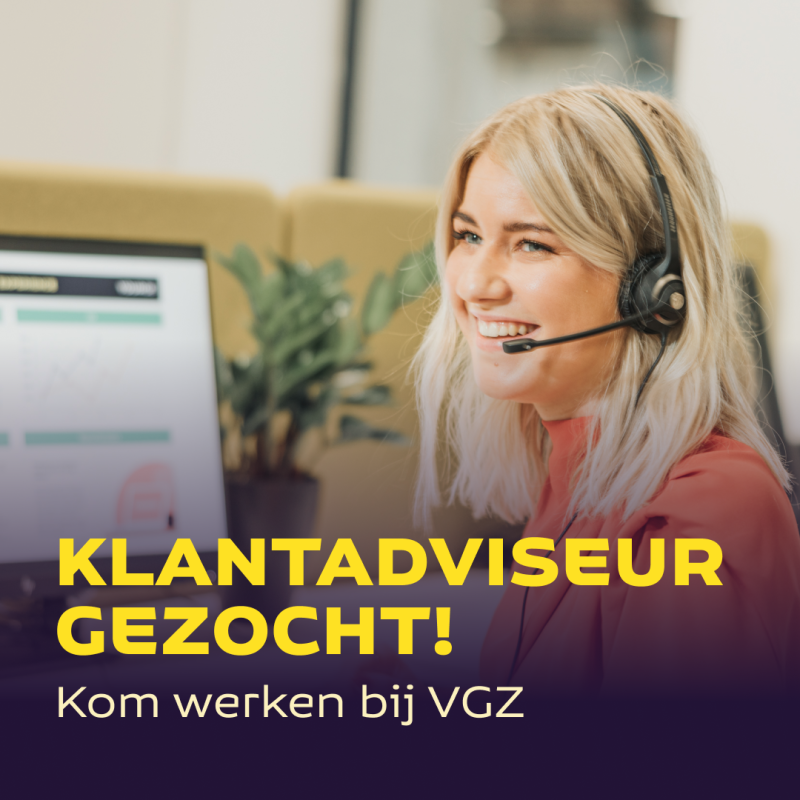 Girl with headset smiling VGZ