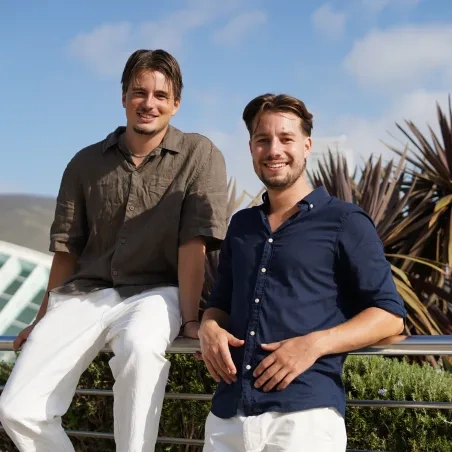 2 mannen buiten